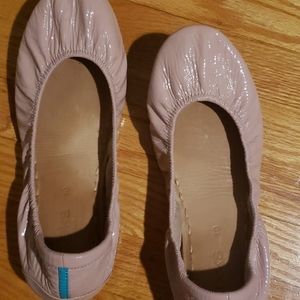Blush patent size 10 tieks